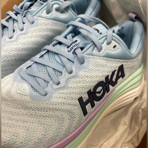 New never worn women’s Hoka Gaviota 5 running shoes, size 10 wide